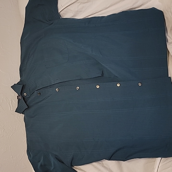 Van Heusen dress shirt - Picture 1 of 3